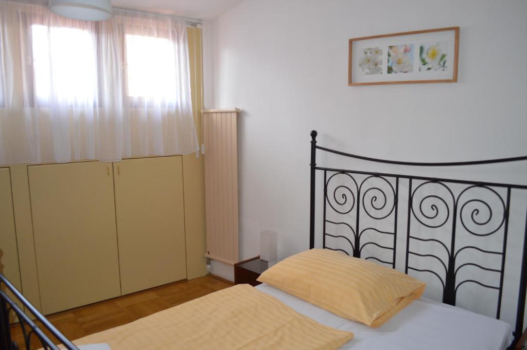 Old Town Apartment *