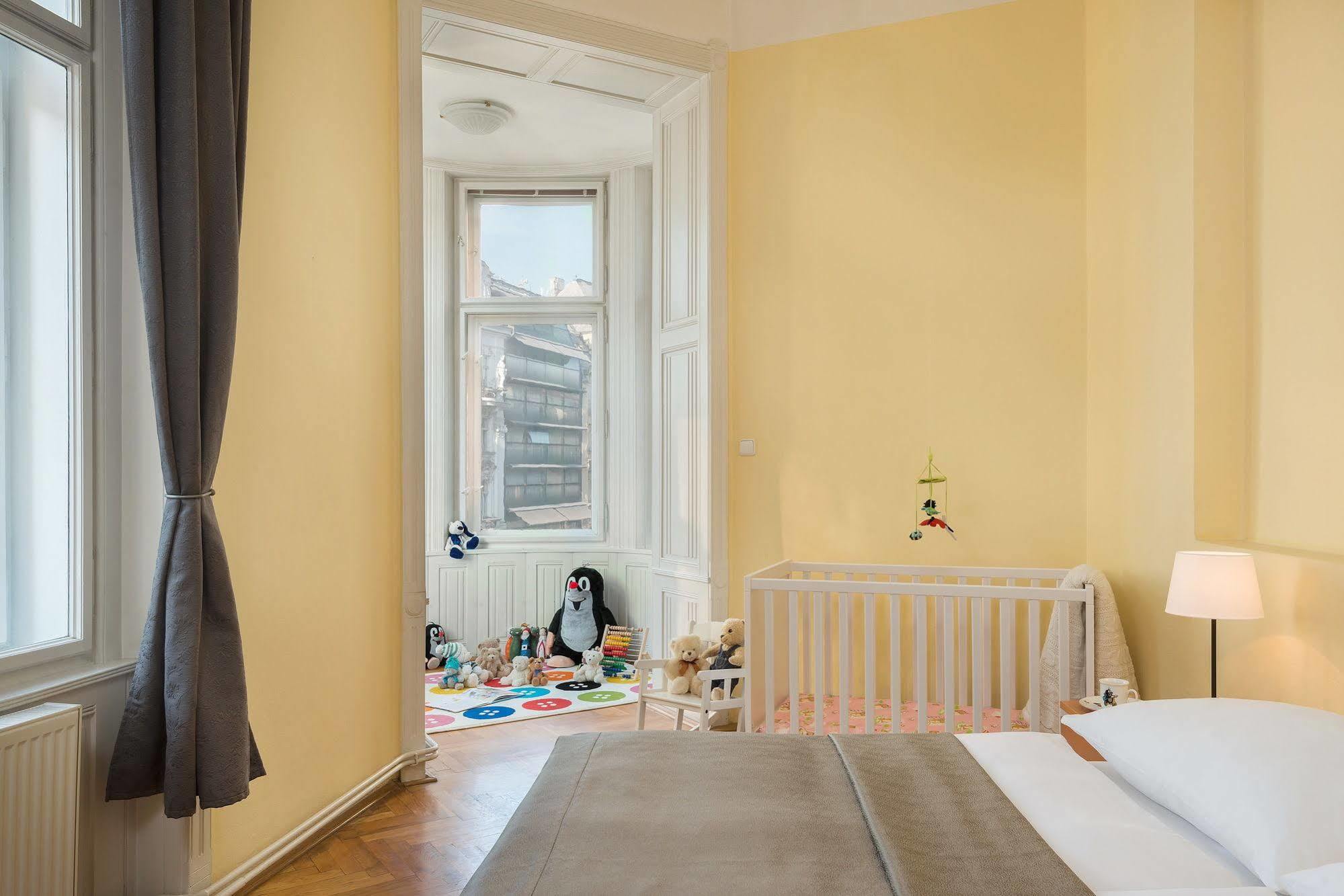 Old Town Apartment *