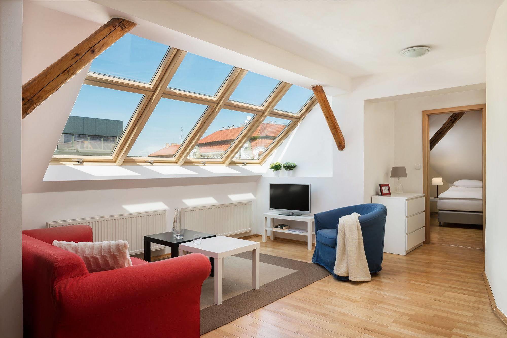 Old Town Apartment *