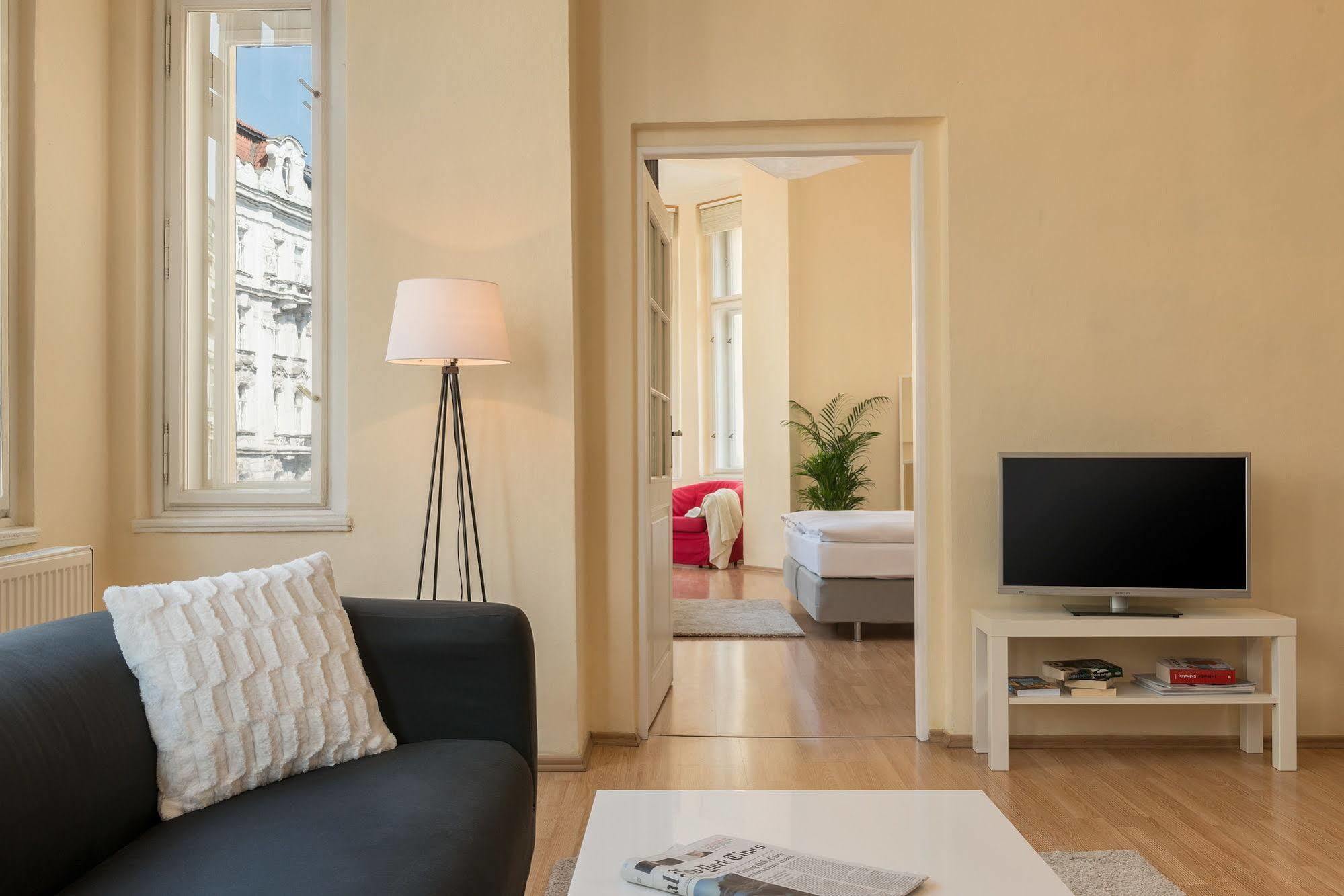 Old Town Apartment *